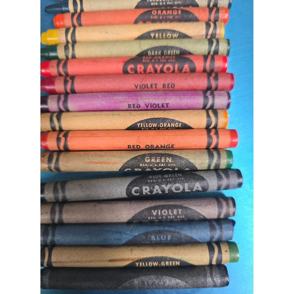 Vintage Crayola Rubens Drawing Crayons 24 Count Binney & Smith Gold Medal Flesh